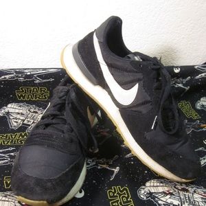 Nike Internationalist Black Gum Size 8.5 Womens 828407-021